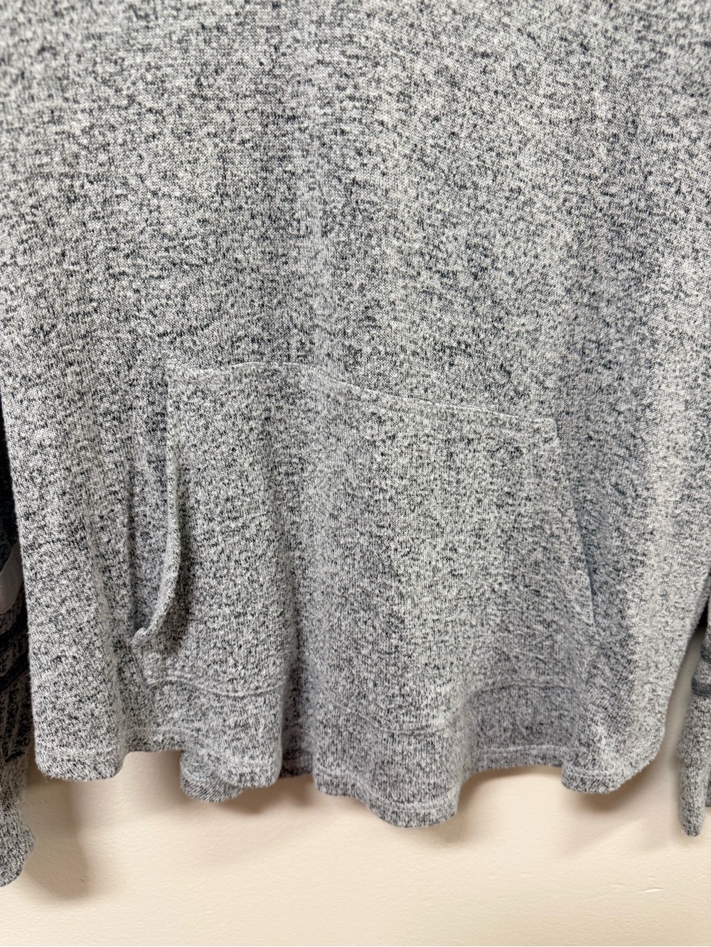Market & Spruce Gray V-Neck Hoodie - Picture 3 of 6